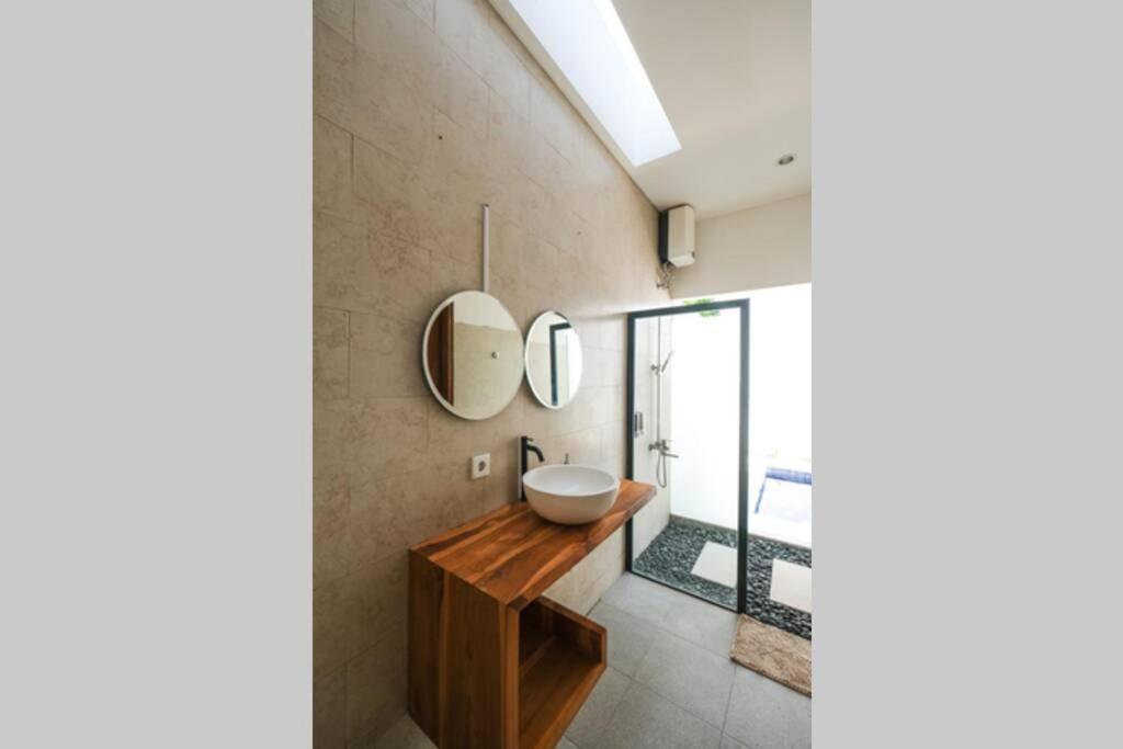Kiki Village Bathtub Canggu Dış mekan fotoğraf