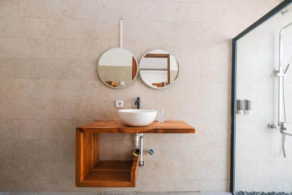 Kiki Village Bathtub Canggu Dış mekan fotoğraf